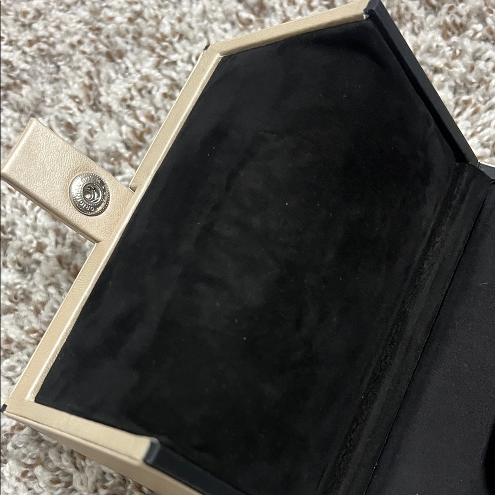 CHANEL case - Picture 4 of 8